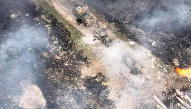 Украинские военные уничтожили колонну военной техники рф