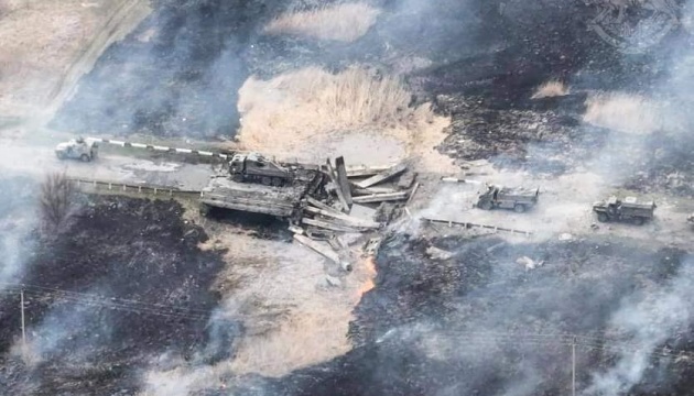 ВСУ взорвали мост с российской техникой, направлявшейся в Изюм