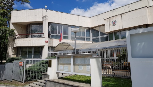 На гугл-картах посольство рф в Праге «переместили» на улицу Украинских Героев