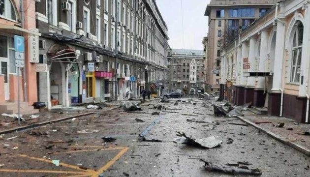 Враг продолжает хаотично обстреливать Харьков, за ночь - 27 ударов по жилых кварталам