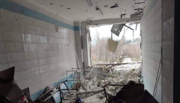Захватчики разрушили больницу в Рубежном и обвиняют в этом ВСУ
