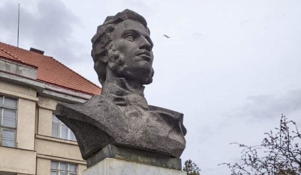 В Ужгороде также сносят памятник Пушкину и переименуют площадь его имени