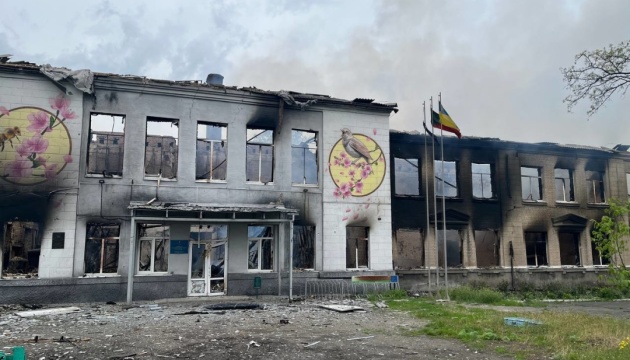 Войска рф уничтожили школу в Авдеевке – стреляли фосфорными боеприпасами