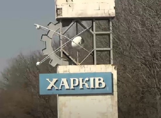 В Харькове из-за вражеских обстрелов загорелась фабрика: есть погибший