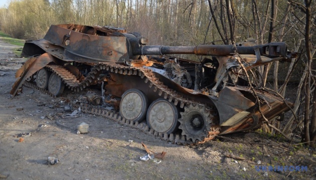 В Украине уничтожили уже 24900 захватчиков, 1110 танков и 199 самолетов рф