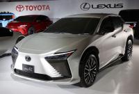 Lexus показала грядущий электрический кроссовер RZ 450e, который станет конкурентом Tesla Model Y (ВИДЕО)