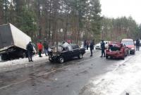 В Сети появилось видео ДТП под Змиевом, где столкнулись пять машин