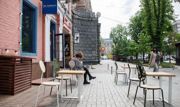Кафе и рестораны в Киеве будут работать дольше