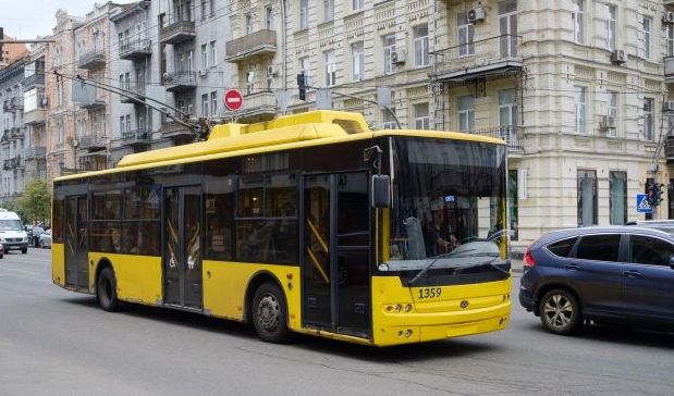 В Киеве на неделю перекрыли Крещатик. Как изменили движение общественного транспорта