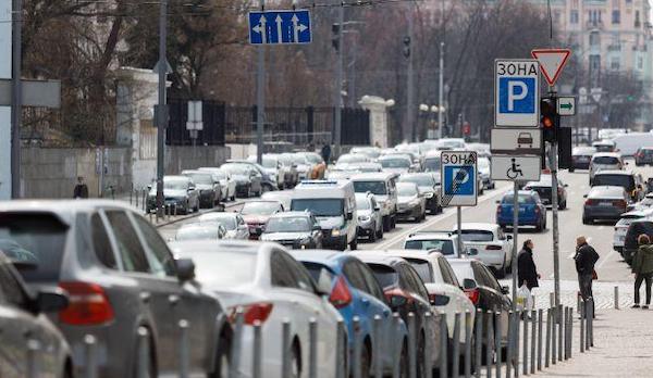 В Киеве проверяют парковки: за что могут эвакуировать авто