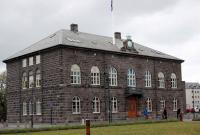 Парламент Исландии провалил отставку правительства из-за "оффшорного скандала"