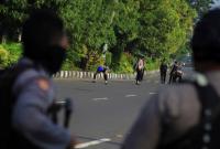 В Индонезии смертник на мотоцикле взорвал себя возле полицейского участка