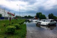 Ливень затопил российский Ульяновск: люди передвигались по городу на каноэ (видео)