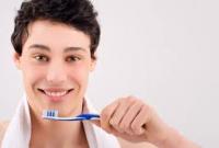 Большинство людей неправильно чистят зубы