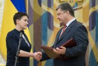 Порошенко призывают отобрать звание Героя Украины у Савченко