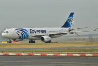 Самолет EgyptAir с 69 людьми на борту исчез по пути из Парижа в Каир