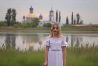 Школьница из Славянска сняла клип на песню об украинских защитниках (видео)