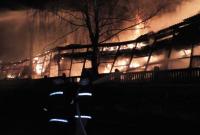 Масштабный пожар в Чернигове: ранен мужчина, сгорело 7 авто