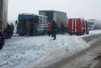 В Житомирской области грузовик столкнулся с автобусом, около 20 человек пострадали