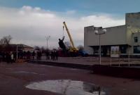 В Черниговской области снесли самый большой памятник Ленину