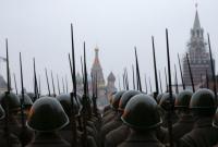 Из-за кризиса Россия сокращает оборонные расходы в этом году