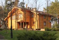 ​Неизвестные разграбили охотничий дом Януковича в Сухолучье (видео)