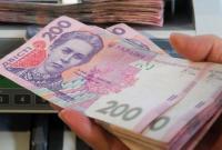 Средняя зарплата в Украине в январе сократилась на 868 гривен