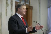 Порошенко поздравил волонтеров с праздником