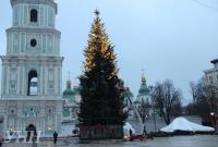 В Киеве начали украшать главную елку страны