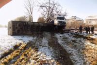 ДТП во Львовской области: перевернулся грузовик со стройматериалами