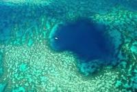 В море возле Австралии нашли неизведанную голубую пещеру