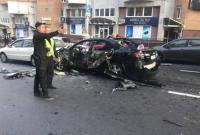 Пострадавшая от взрыва авто в Киеве в тяжелом состоянии