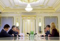 П.Порошенко и глава МИД Литвы обсудили обострение ситуации на Донбассе