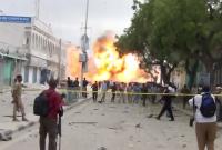 В Сомали боевики устроили взрывы в популярном среди чиновников отеле, есть погибшие