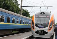 Укрзализныця назначила 20 дополнительных поездов в связи с майскими праздниками