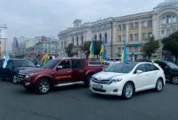В Киеве активисты двинулись автопробегом к дому Порошенко