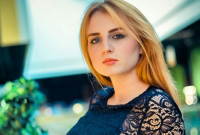 В сети показали 21-летнюю любовницу главаря ДНР