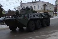 В России у границы с Украиной заметили колонну военной техники (видео)