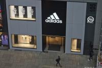 Глава немецкого гиганта Adidas призвал Берлин улучшить отношения с Россией