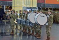Военные оркестры завтра сыграют в украинских аэропортах в честь "киборгов"