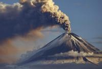 Вулкан в Мехико выбросил столб пепла высотой более километра