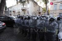 Протестующим у парламента Грузии дали полчаса на освобождение территории