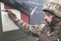 Российские оккупанты умышленно обстреливают автомобили с красным крестом на передовой (видео)