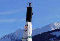 В Австрии слепили рекордно-высокого снеговика