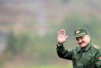 Лукашенко привел в боевую готовность войска на западной границе