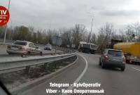 В Киеве неадекватный водитель мчался по встречке и чудом не попал в ДТП (видео)