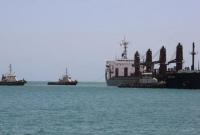 В Красном море на мине подорвался грузовой корабль