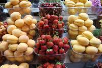 Дешевше за яблука: став відомий найдешевший фрукт в України