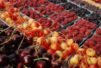 В Україні за рік подорожчали майже всі фрукти та ягоди