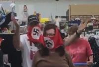 В США пара пришла в магазин в масках со свастикой: их туда уже не пустят (видео)